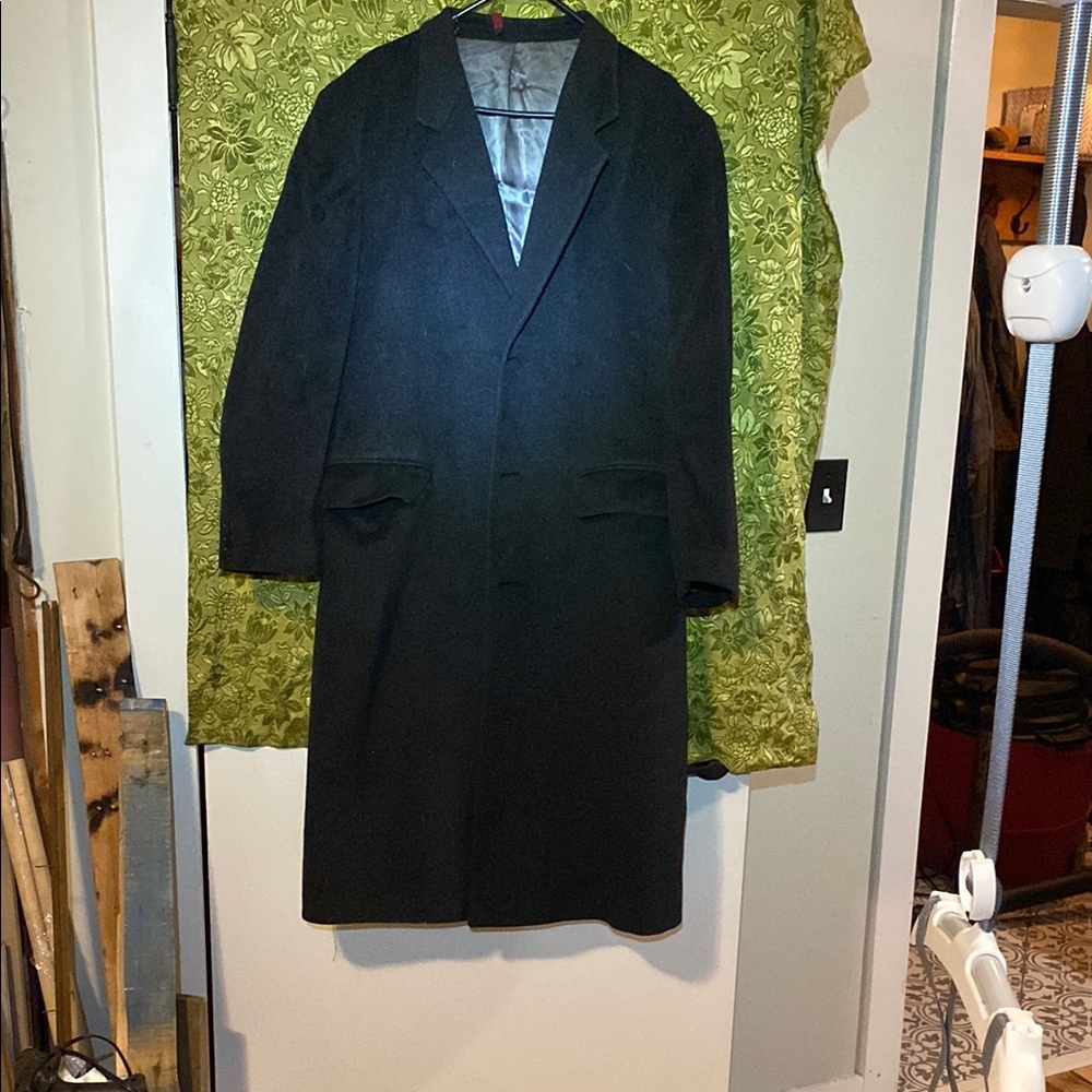 Classic Black Wool Pea Coat with Tailored Design